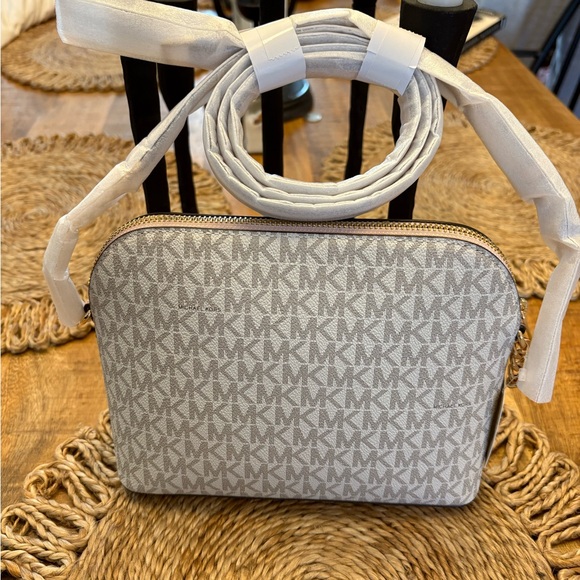 New Authentic Michael Kors Silver Monogram Crossbody Bag - Picture 4 of 10